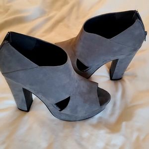 Aldo Grey Suede Platform  Heels sz 10
